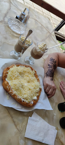 Fehér Hattyú Kisvendéglő