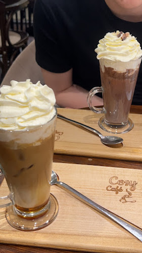 Opinii despre Cosy Café Budapest în Budapest - Vendéglátás