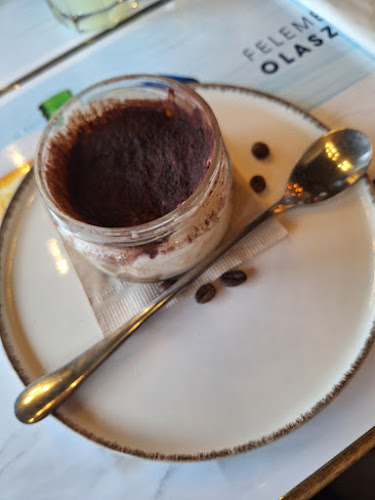 La Piccola Napoli pizzéria - Vendéglátás