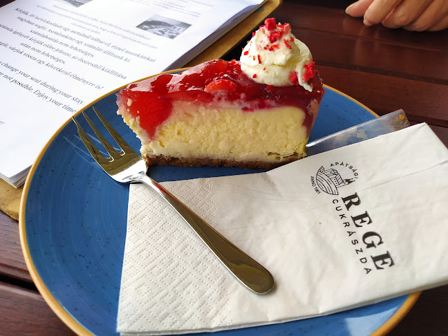 Comentarii opinii despre Apátsági Rege Cukrászda