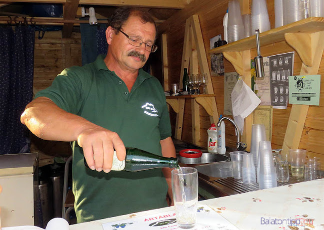 Eke Pince Termelői Bor - Vendéglátás