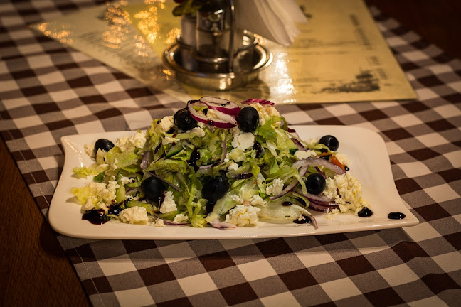 Comentarii opinii despre Görbe Tök Falatozó és Kiskocsma