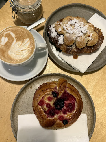 Budapest, Hold u. 3, 1054