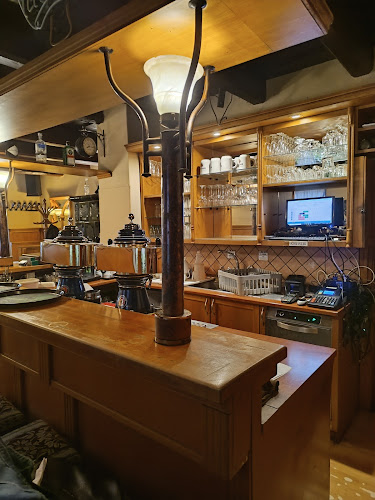 Comentarii opinii despre Paulaner Pizzéria-Söröző Deja Vu Panzió