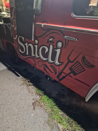 Comentarii opinii despre Snicli Büfé Hamburgeres