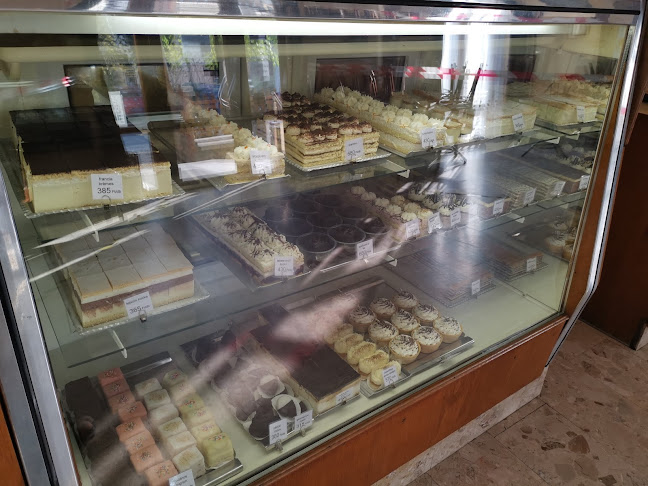 Opinii despre Zsitvai Cukrászda în Szekszárd - Vendéglátás