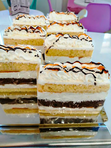 Macaron Kávézó és Cukrászda - Vendéglátás