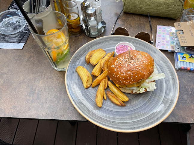 Győr, Egyetem tér, 9026