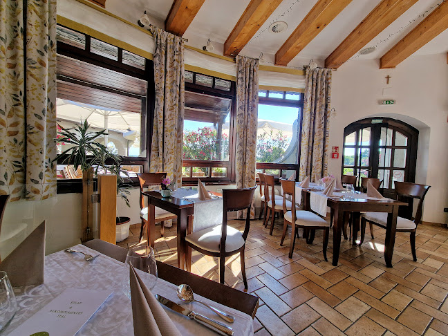 Fiastyúk Udvarház - étterem, szállás, biofarm - Csór