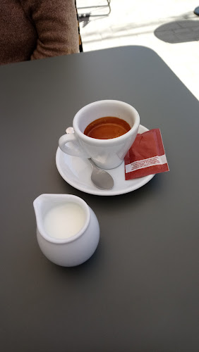 Pizza, Kávé, Világbéke - Vendéglátás