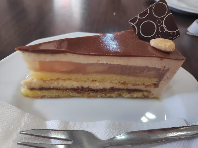 Opinii despre Dóm Cukrászda în Szeged - Vendéglátás