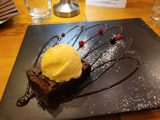 Opinii despre Replay Cafe & Restaurant în Pécs - Vendéglátás