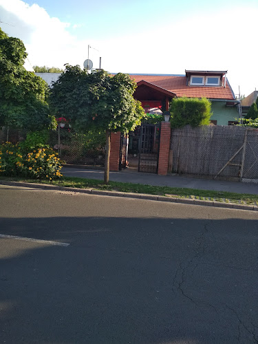 Opinii despre Lugas Pub & Coffe în Budapest - Vendéglátás