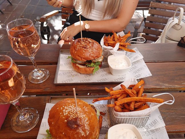 SEMMI EXTRA és egy kis KERT - Vendéglátás