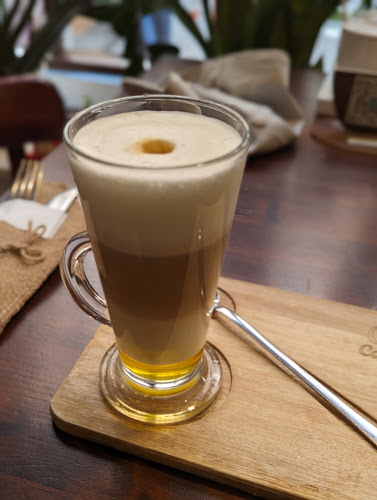 Opinii despre Cosy Café Budapest în Budapest - Vendéglátás