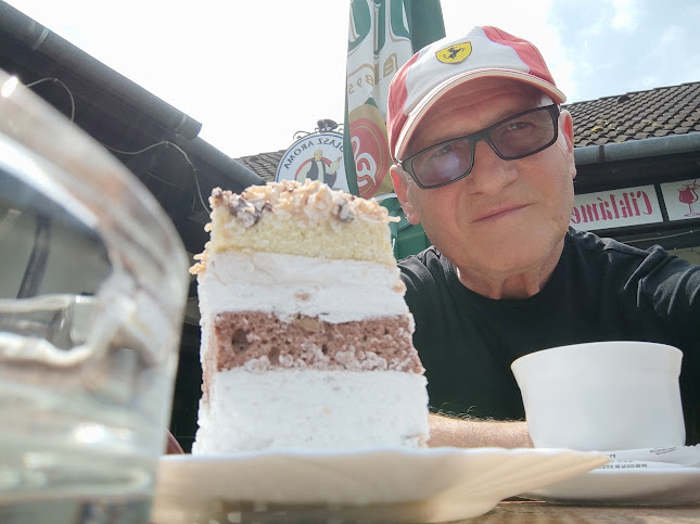 Comentarii opinii despre Ciklámen eszpresszó