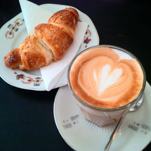 Comentarii opinii despre Rojt és Bojt Kávéskuckó