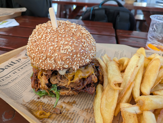 Lia Büfé - Vendéglátás