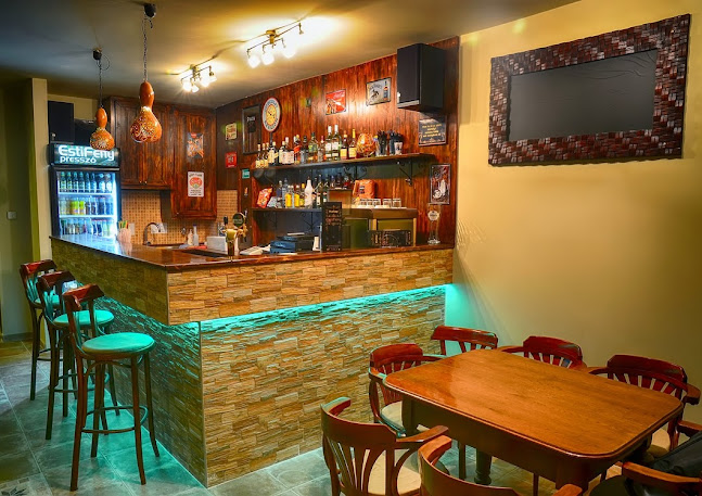 Opinii despre Esti Fény - Gergen Borozó în Paks - Vendéglátás