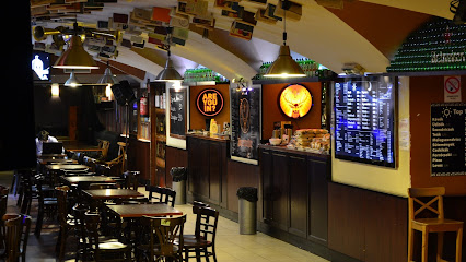 Könyvtár Klub & Treffort Kert