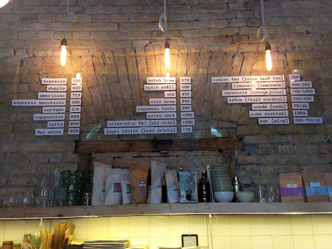 Opinii despre Cube Coffee Bar - specialty coffee shop în Budapest - Vendéglátás