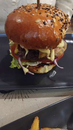 Opinii despre Tuning Bar & Burger în Budapest - Vendéglátás