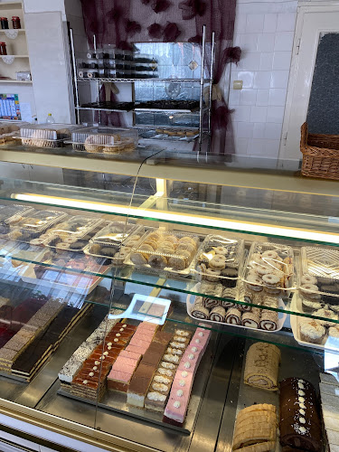Opinii despre Bonbon Cukrászat és Üzlet în Baja - Vendéglátás
