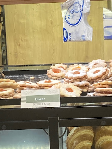 Opinii despre Lipóti pékség - Etele tér (metró aluljáró) în Budapest - Vendéglátás