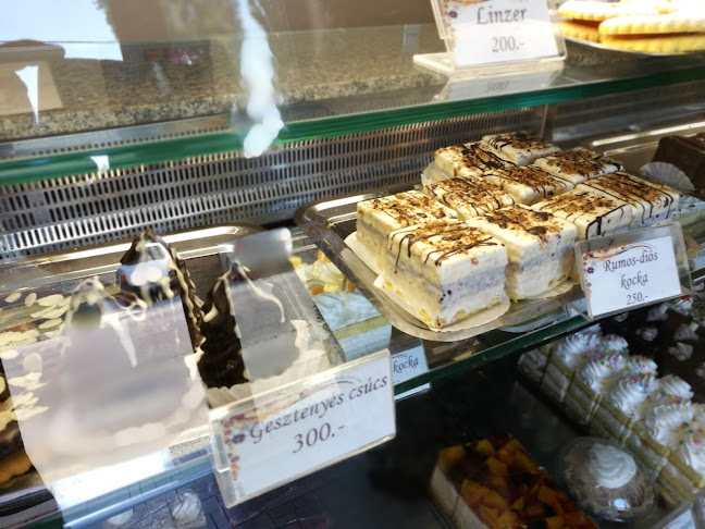 Opinii despre Viniczai Cukrászda în Székesfehérvár - Vendéglátás