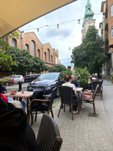 Comentarii opinii despre Coyote Coffee & Deli