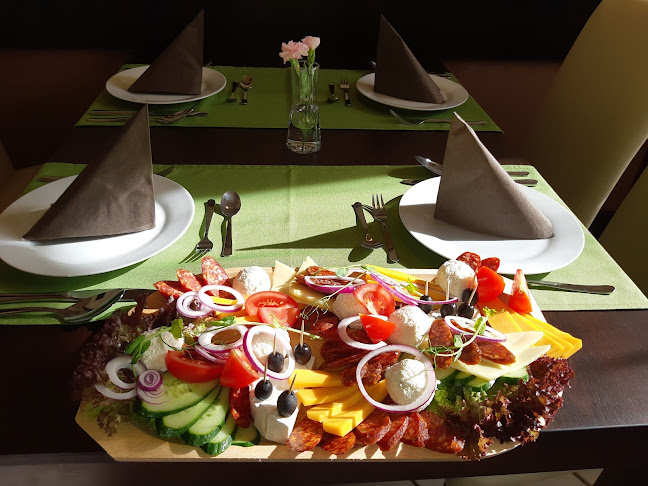 Opinii despre Simons Restaurant în Sopron - Vendéglátás