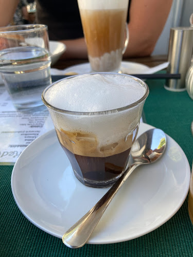 Comentarii opinii despre Kedves Cukrászda és Reggeliző