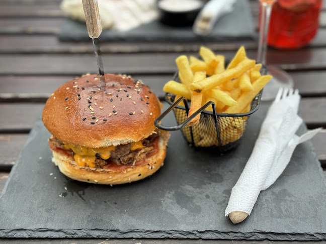 Opinii despre SCHOOL BUS DINER în Dunakeszi - Vendéglátás