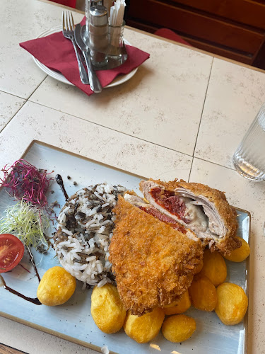 Opinii despre Vigadó Étterem és Söröző în Budapest - Vendéglátás