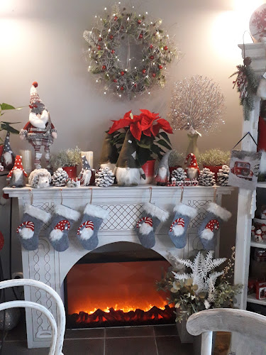 Comentarii opinii despre Borostyán Virágház és Kávézó