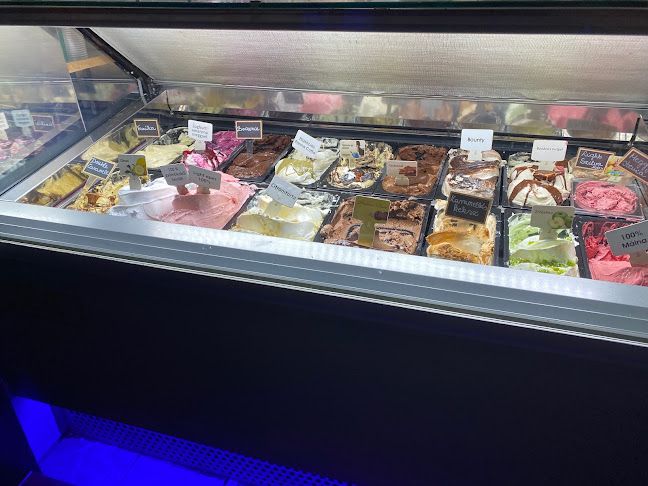 Opinii despre Azzurro Fagylaltozó, kávézó & Bár în Pápa - Vendéglátás