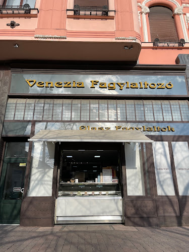 Debrecen, Piac u. 22-24, 4024