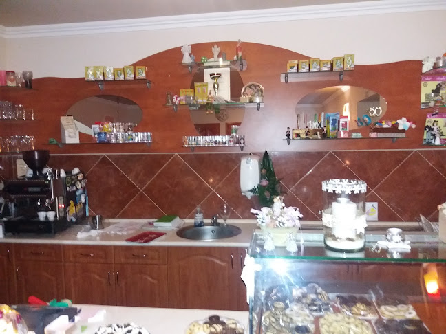 Opinii despre Szent Márton Cukrászda és Cukrászüzem în Tápiószentmárton - Vendéglátás