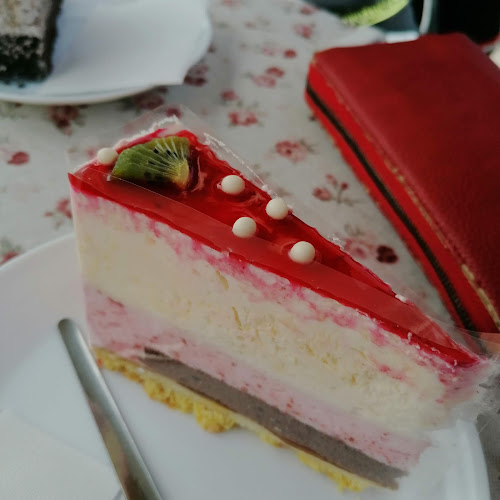 Comentarii opinii despre Rozika Kávézó, Sütiző