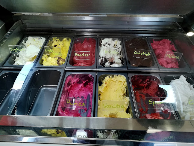 Opinii despre Sarokház cukrászda în Szigethalom - Vendéglátás