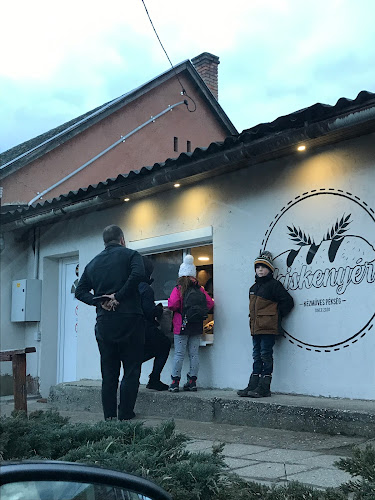 Comentarii opinii despre Kiskenyér Kézműves Pékség