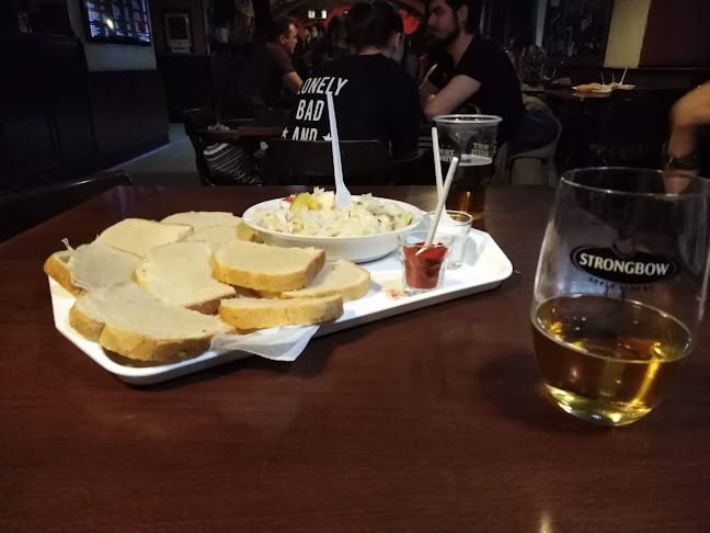 Comentarii opinii despre Könyvtár Klub & Treffort Kert