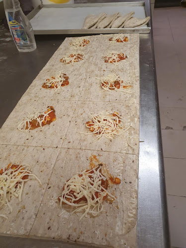 Opinii despre Friss Finom Pékség în Budapest - Vendéglátás