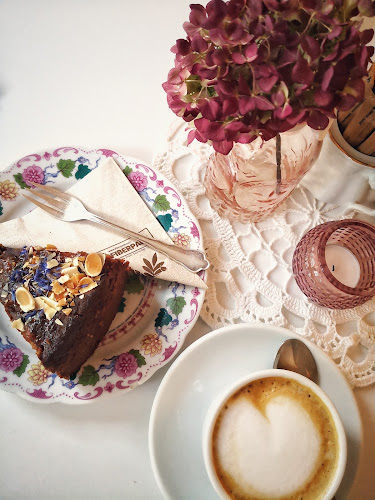 Opinii despre Kávé Süti Puszi în Sárvár - Vendéglátás