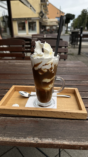 Comentarii opinii despre Kis Édes Cukrászda és Kávéház