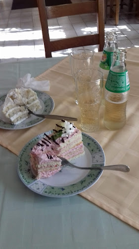 Comentarii opinii despre Zöldfa Vendéglő, Étterem és Cukrászüzem