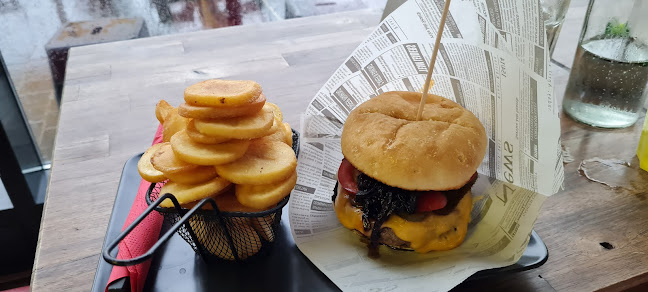 Opinii despre Brady Bar în Győr - Vendéglátás