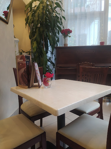 Comentarii opinii despre Bécsi Kávéház és Cukrászda Kft - Sütemények, torták.