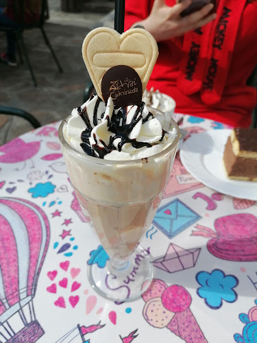 Opinii despre Zsitvai Cukrászda în Szekszárd - Vendéglátás