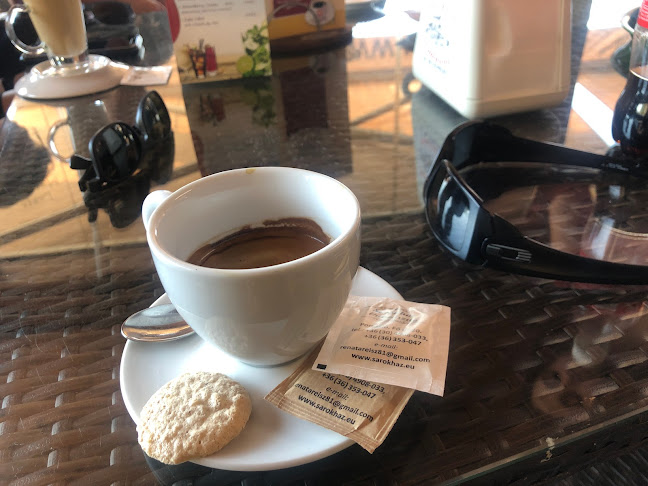 Opinii despre Sarokház Cukrászda în Poroszló - Vendéglátás